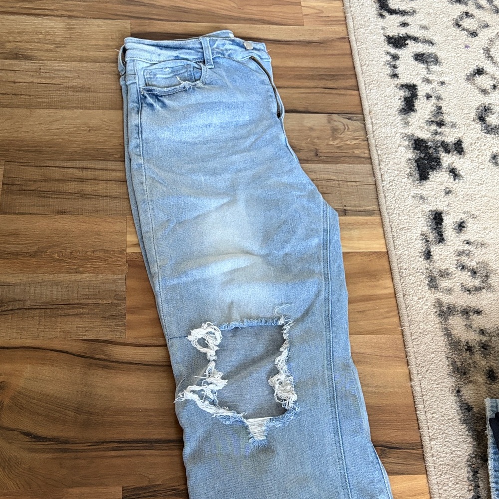 Vervet jeans with holes